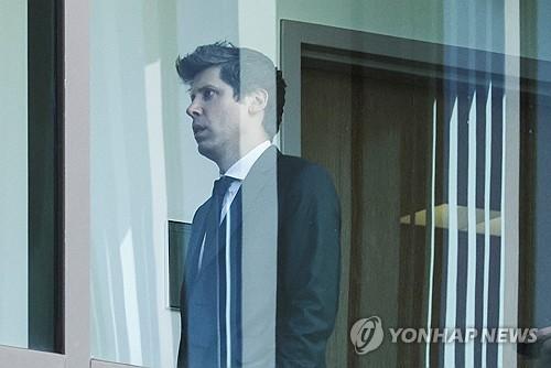 머스크, 트럼프 방중 수행으로 재판불참…변호사, 배심원에 사과