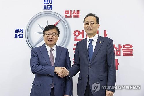 Jeong Jeom-sik Demands 'Reconsideration of Future Fund and Postponement of Virtual Asset Taxation' from Lee Hyung-il