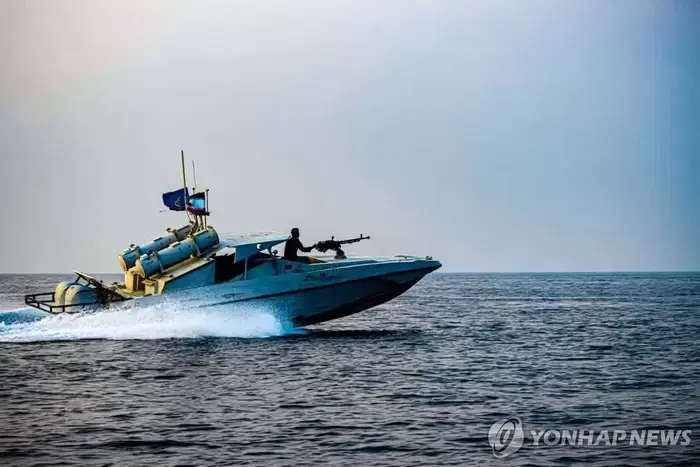 이란, 호르무즈에 기뢰 추가 설치…트럼프 "주저없이 사살" 지시