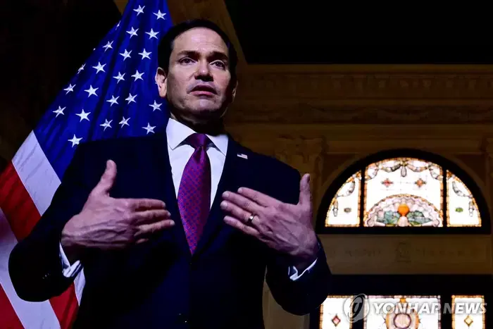 US Secretary of State "Expects Iran's Response on the 8th...Hopes for a Serious Proposal"