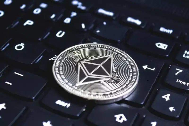 "Fed's Interest Rate Threat a Buy Signal?"...Whales Rebel, Scooping Up $1 Billion in Ethereum