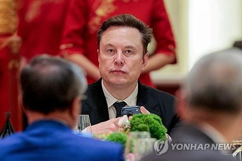 Tesla introduces self-driving service in China… urgently hiring personnel