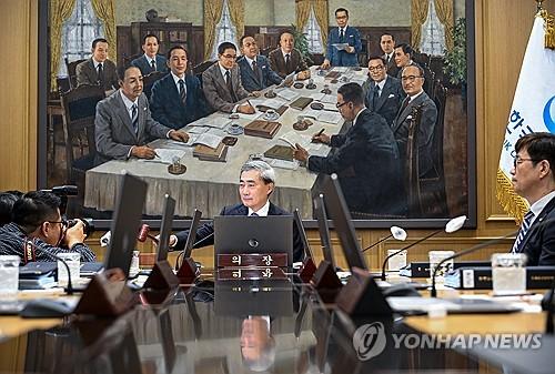 한은, '점도표 효과' 분초 단위로 점검…美 연준과는 다른 방향