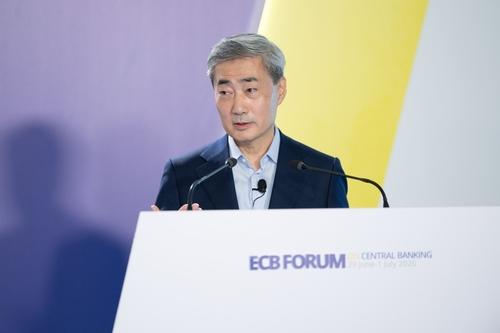한은 총재 "예금토큰, 스테이블코인보다 안전…공존은 가능"(종합)