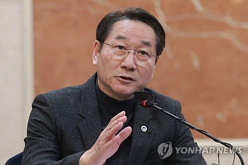 경찰, '가상자산 은닉 의혹' 유정복 전 인천시장 소환조사