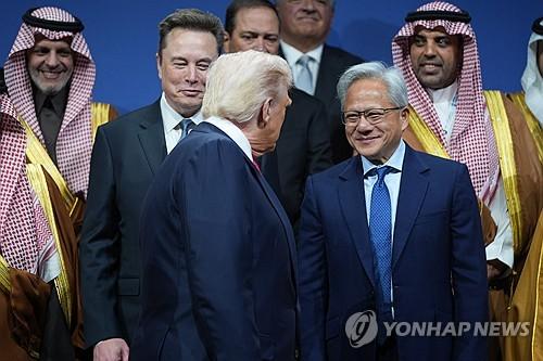 젠슨황·저커버그·머스크, 트럼프 설득해 AI규제기구 무산